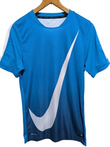 ナイキのビッグスウォッシュ　NIKEのTシャツ