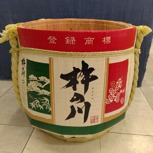 【中古】酒樽 二斗樽 空36L(上げ底一斗18L) 蓋無し 吉野杉(空樽 菰樽 木樽 祝酒 日本酒 清酒 鏡開き )ガーデニング 植木鉢 インテリア 飾り