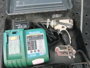 ★中古★動作OK マキタ makita 14.4V充電式インパクトドライバ TD133DRFXW 本体/充電器/バッテリー/ケース 電動工具★2022/12,16,2