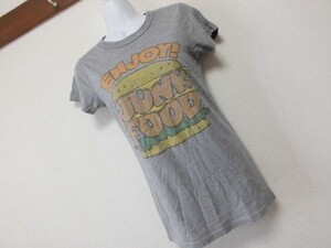 assk6-1373☆　■■JUNK FOOD■■　半袖プリントTシャツ　トップス　丸首　カジュアル　グレー　Sサイズ　アメリカ製　綿混素材