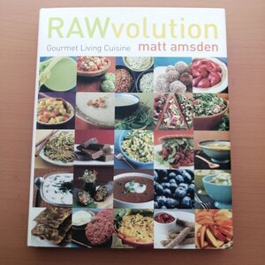 特3 82979 / RAWvolution Gourmet Living Cuisine 2006年 著者:Matt Amsden Breakfasts Soups Dressings & Sauces Entrees ※全編英語表記