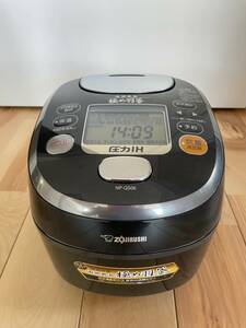 象印 ZOJIRUSHI 極め羽釜 圧力IH炊飯ジャー　NP-QS06 3.5合 南部鉄器 炊飯器　動作良好 内釜難あり