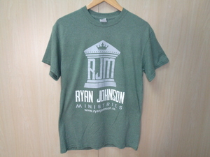 T53◆GILDAN製 RJM RYAN JHNSON MINISTRIES Tシャツ◆Mサイズ モスグリーン色 ポリコットン混紡 US古着 輸入古着 ネコポス発送 5H