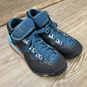 HOKA W SKY ARKALI 25.0cm 登山 トレッキング ランニング キャンプ アウトドア 1tmc02061011