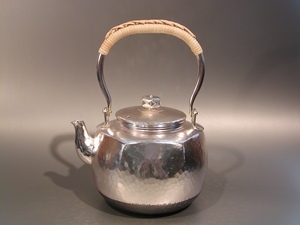 茶器・茶道具　銀瓶　六角肩衝 湯沸　銀仕上、秀峰堂作■新品