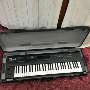 （宝）【引取可】1スタ Roland シンセサイザー JV-80 キーボード ローランド ケース鍵付き