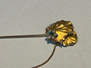 Lapelpin K18 刻印有り　6.1g ダイヤ13石　0045 エメラルド1石　襟ピン　ラペルピン　Collar Pin お洒落にエリピン　送料無料