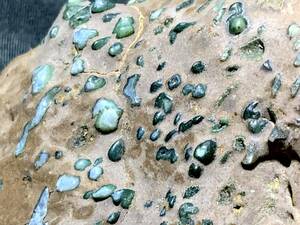 【新出】内蒙古瑪瑙・阿拉善戈壁奇石緑豆石・4・114g（中国産鉱物標本）