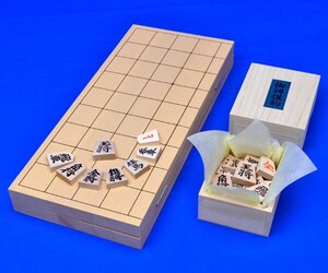 将棋セット　新桂7号折将棋盤セット(木製将棋駒アオカ押し駒)【囲碁将棋専門店の将碁屋】