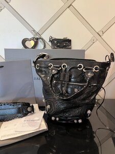 ■【美品】バレンシアガ Balenciaga Le Cagole シルバー仕上げ ドローストリング バケツバッグ レディースモデル ブラック