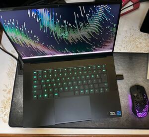 Razer Blade 15 15.6インチ ゲーミングノートパソコン RTX4070 i7 13800HX 