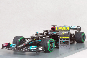 ● 1/18 メルセデス AMG 〓 W12 E パフォーマンス / L.ハミルトン 2021 ロシア GP 優勝 〓 Mercedes AMG Spark