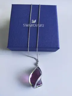 Swarovski 紫色 ペンダントネックレス　未使用