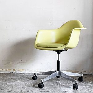 ■ ハーマンミラー Herman Miller × ヴィトラ vitra アームシェルチェア ポリプロピレン製 イエローシェル ミッドセンチュリー