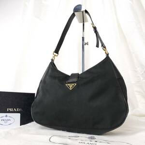 タイムレスな洗練美★　PRADA プラダ　ショルダーバッグ ハーフムーン ターンロック 三角プレート ナイロン レザー　黒　ブラック