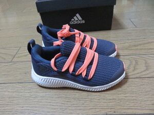 【新品】adidasアディダススニーカー　１７．０