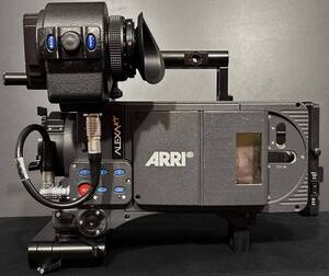 ARRI ALEXA XT　（注：写真7番目のメディアは付属しません）