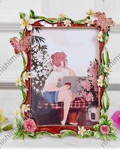 ハンドメイド★フォトフレーム約7インチ★フォトスタンド★金属製写真立て★高級感★立て掛け式★花柄の縁★記念日プレゼント用