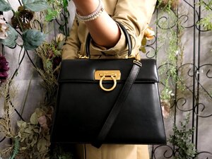 ●超美品●Salvatore Ferragamo フェラガモ●ガンチーニ●カーフ レザー 本革●2way ハンド バッグ●黒●ゴールド金具●斜め掛け●Js53838