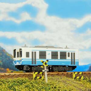 キハ32 四国色 Zゲージ 鉄道模型 ディーゼルカー ストラクチャー ジオラマ 送料無料 極小