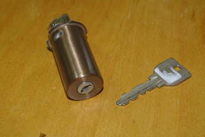 鍵　RAシリンダー(MIWA)　銅色　U9 1本付属