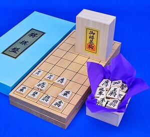 将棋セット　新桂6号折将棋盤セット(木製将棋駒白椿上彫)【囲碁将棋専門店の将碁屋】