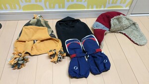 GAPキッズ　ギャップ　子供　２歳〜園児クラス　雪遊び用　帽子　ミトン手袋　フェイスカバー（目出し帽）即決　着払いにて