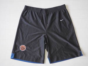 ☆送料無料☆ NIKE ナイキ USA直輸入 古着 NBA NEW YORK KNICKS ニューヨーク・ニックス ロゴ ハーフパンツ メンズ M ブラック 中古 即決