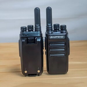 [2台セット] 老舗 Baofeng BF-12Mini 最大5W UHF トランシーバー イヤホンマイク USBチャージャー付で災害の備えに 操作かんたん 無線機 