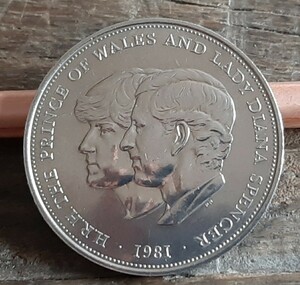 英国 イギリス 1981年 ブリティッシュ クラウン コイン 5シリング カプセル付き28g 39mm 美品です 本物 Charles & Diana 