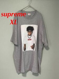 XL supreme シュプリーム 半袖 Tシャツ フォト 23AW NBA Youngboy ヤングボーイ Tee グレー glay