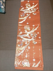 四季折々の花ばながとっても華やかで綺麗な一点です美品