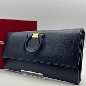 2393【美品】Salvatore Ferragamo サルヴァトーレフェラガモ 長財布 折り財布 ウォレット フラップ ガンチーニ エンボス レザー 本革 