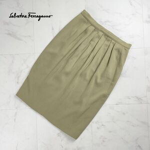 Salvatore Ferragamo サルヴァトーレフェラガモ タックタイトスカート バックジップ 膝丈 裏地あり ベージュ サイズ40*RC1291