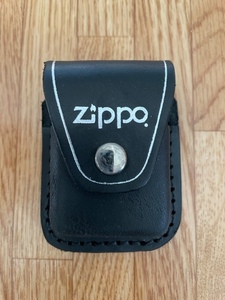 【新品未使用】　Made in USA 　ジッポー（Ｚｉｐｐｏ）　革製ケース（ブラック／ホワイトステッチ）　差し込み式クリップ