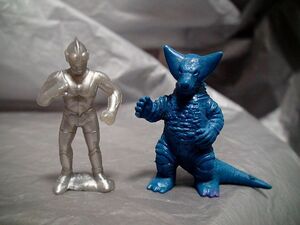 ウルトラマン ② おまけ 食玩 怪獣 消しゴム フィギュア 人形 ウルトラマン+ゴモラ セット「検 怪獣殿下 円谷 特撮