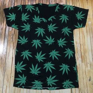 新品・即決・クリックポスト発送・マリファナ・大麻のリーフの総柄プリントのＶネックＴシャツ・Ｌ