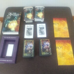 【送料無料】The Archeron Tarot タロットカード　2組（大アルカナ10運命の輪1枚欠損）【中古】