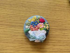 花束　刺繍ブローチ