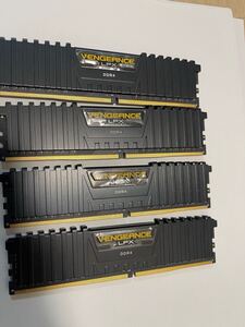 メモリ DDR4 　8GB×4枚　CORSAIR CMK16GX4M2A2666C16　現動作品 写真の通リ