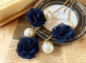 上品 ネイビー 花柄コサージュ パールビーズ ネックレス ショート フォーマル アクセサリー パーティー formal necklace accessory G