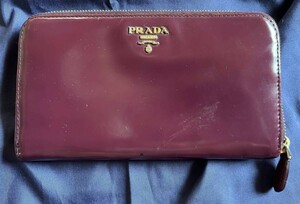 PRADA プラダ 長財布 ラウンドファスナー 　エナメル　レザー