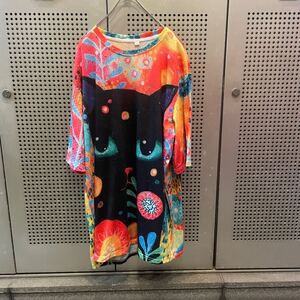 古着　ヴィンテージ　vintage Tシャツ　ビックサイズ　ワンピース　総柄　カラフル　派手　猫　個性派