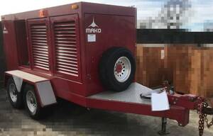 ディーゼル コンプレッサー トレーラ MAKO 5409HBA-DT 米軍 保管品　diesel compressor Air Trailer MAKO 5409HBA-DT army