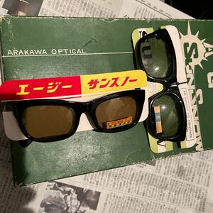 昭和・サングラス・グリーンレンズ　お値打ち品　デッドストック新品　綺麗傑作最高品　ドキュメント資料的　インタレスティング