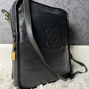 極美品◎LOEWE ショルダーバッグ メンズ アナグラム ロエベ レザー ロゴ型押し ビジネス 斜め掛け ボディ サコッシュ 黒 ブラック クロス