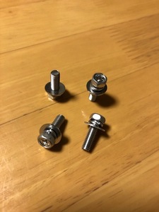 　ワッシャー付きねじ　M5×16ｍｍ　4個