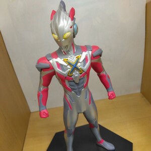 ◆　非売品　超精密造形　バンプレスト　ウルトラマンX　高さ約17センチ　重みの有るフィギュア　定型外4５０円　ウルトラ怪獣　◆