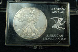 アメリカ　1 OZ FINE SILVER ～ ONE DOLLAR 1997 　　1ドル　イーグル　純銀貨　　ケース付き　　レア　稀