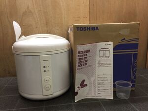 JJ121 東芝/TOSHIBA 炊飯器/保温釜(かまど炊き風) RCK-S18F（W）ジャー兼用電気釜 1.8L 一升焚き 家電 昭和レトロ レア品 未使用 /140